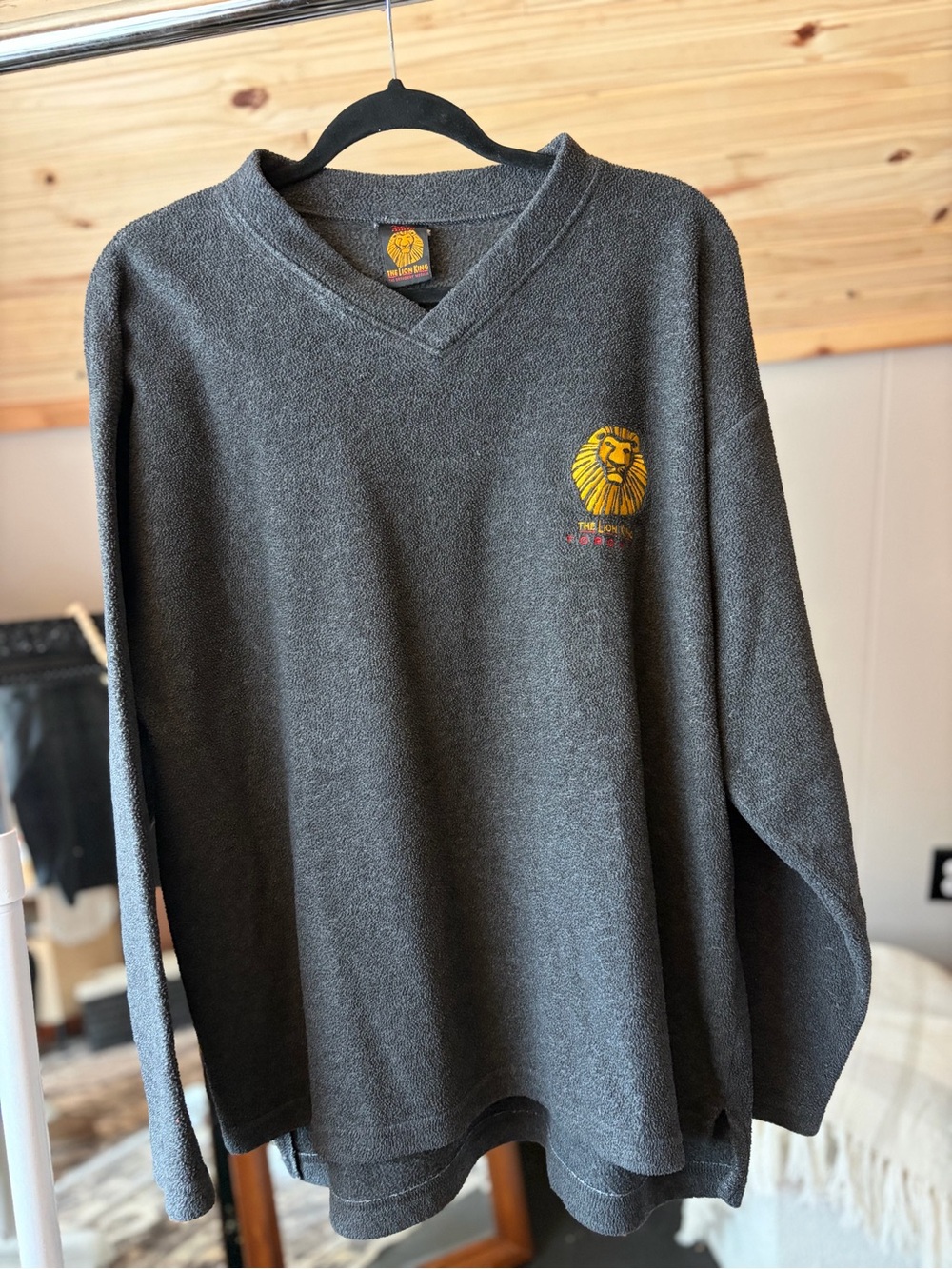 Men’s The Lion King Fleece Embroidered Oversized Gray V-Neck Sweater Size M